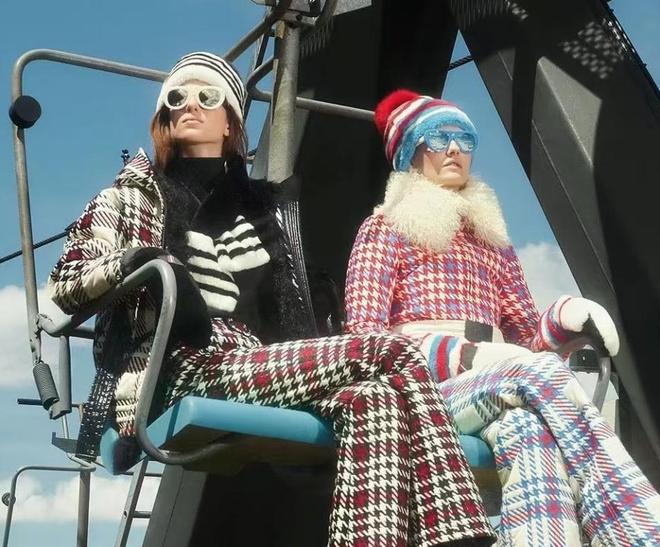 还抢着买加拿大鹅卖不动它卖疯了冰球突破游戏2万元一件又土又贵(图9)