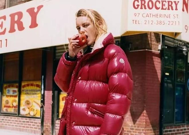 还抢着买加拿大鹅卖不动它卖疯了冰球突破游戏2万元一件又土又贵(图10)